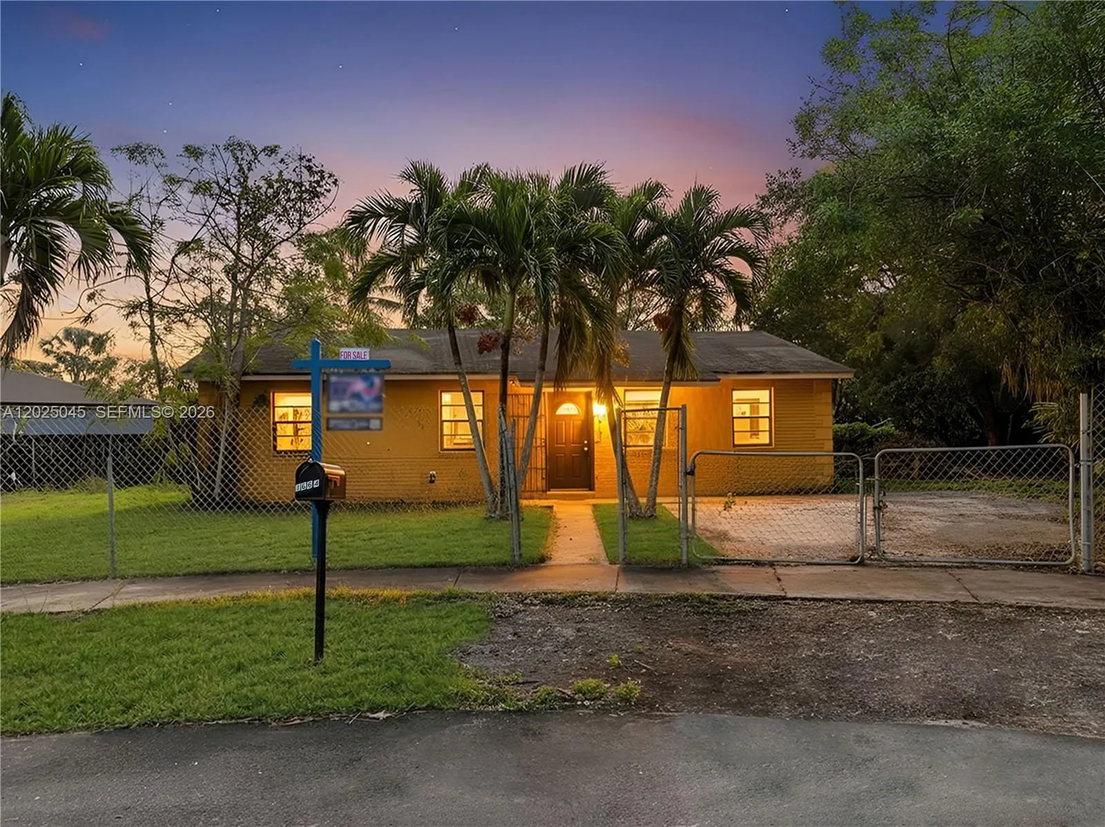 Foto de propiedad en 1664 SW 2nd Court, Homestead, FL 33030 Homestead con MLS# 