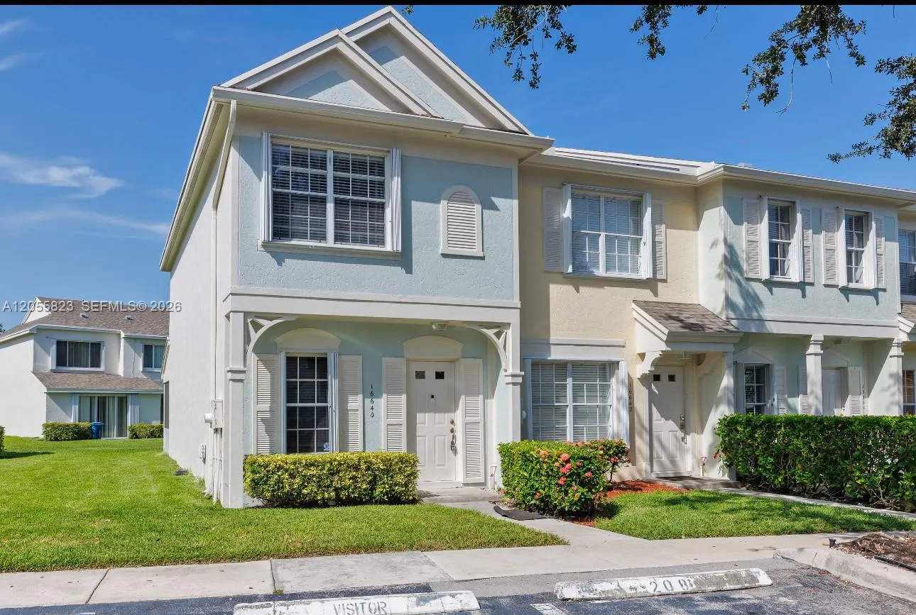 Foto de propiedad en 16640 Hemingway Drive 16640, Weston, FL 33326 Weston con MLS# 