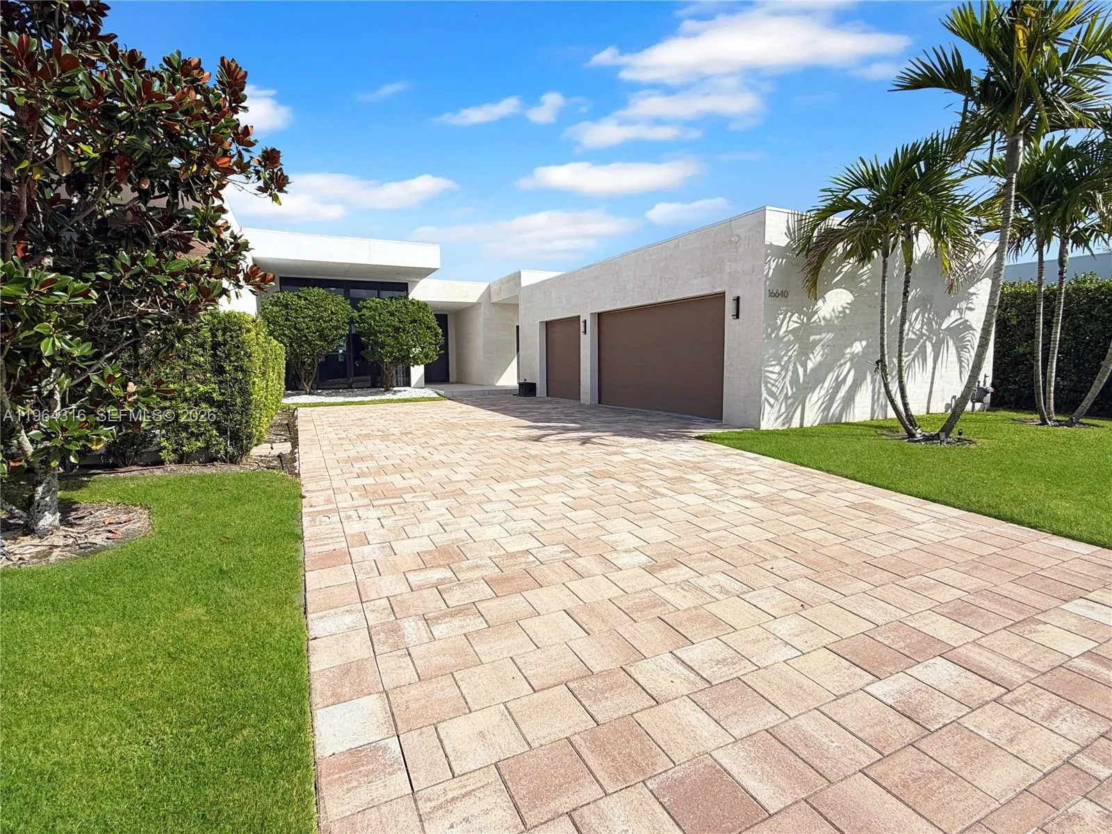 Foto de propiedad en 16640 Sunset Way, Weston, FL 33326 Weston con MLS# 