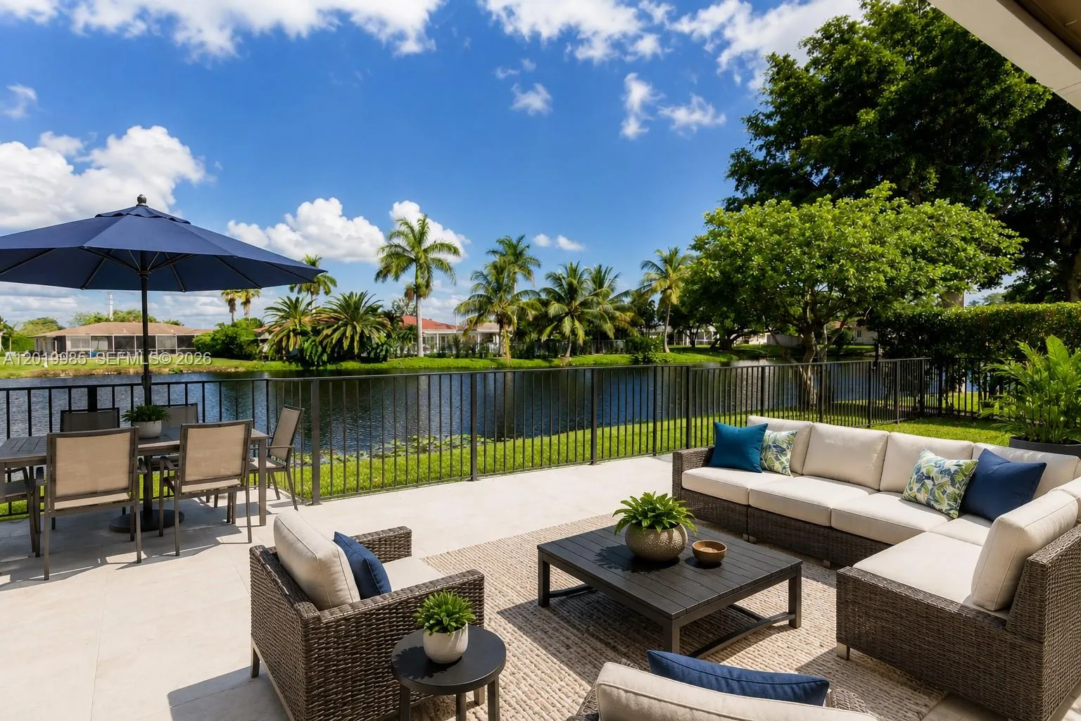 Foto de propiedad en 16641 Royal Poinciana Drive, Weston, FL 33326 Weston con MLS# 