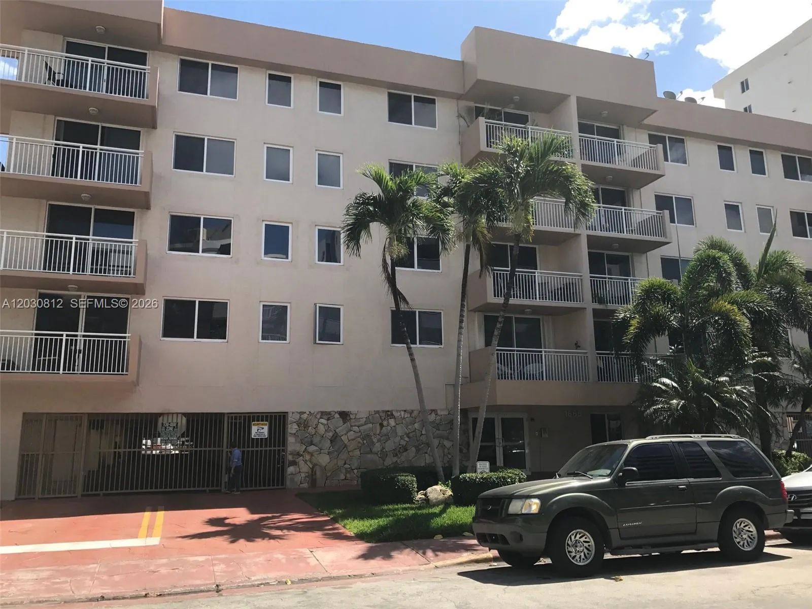 Foto de propiedad en 1665 Bay Road 416, Miami Beach, FL 33139 Miami Beach con MLS# 