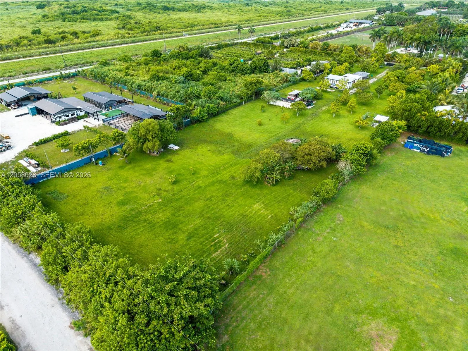 Foto de propiedad en 166550 SW 209 Street, Miami, FL 33187 Miami con MLS# 