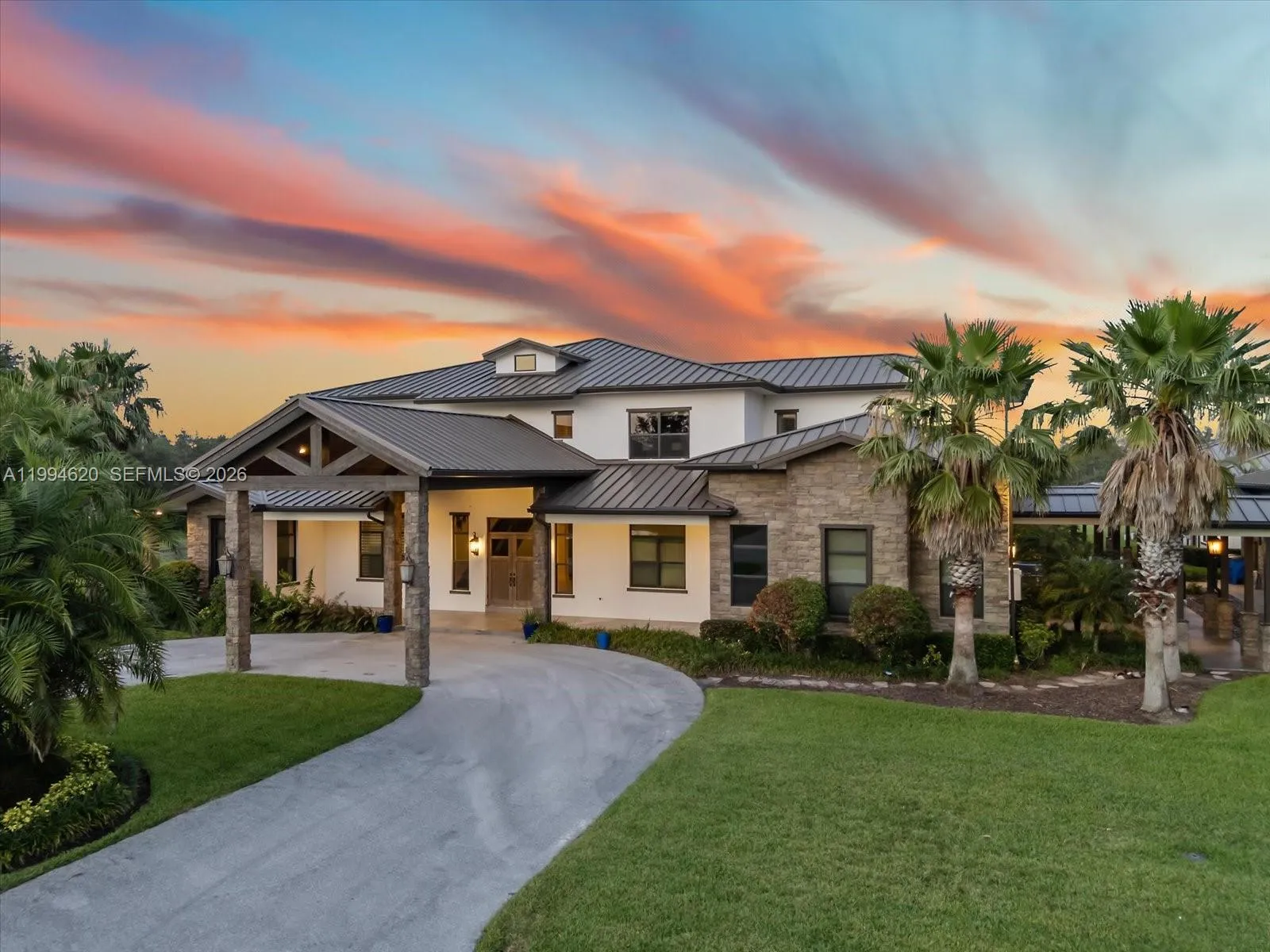 Foto de propiedad en 16675 C 24 Canal Road, Port St. Lucie, FL 34987 Port St. Lucie con MLS# 