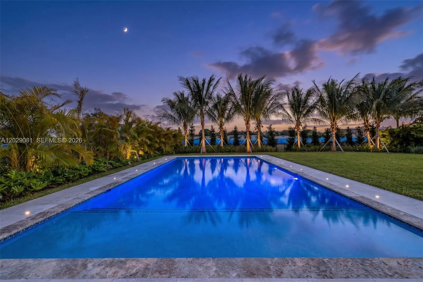Foto de propiedad en 16689 N Botaniko Drive N, Weston, FL 33326 Weston con MLS# 