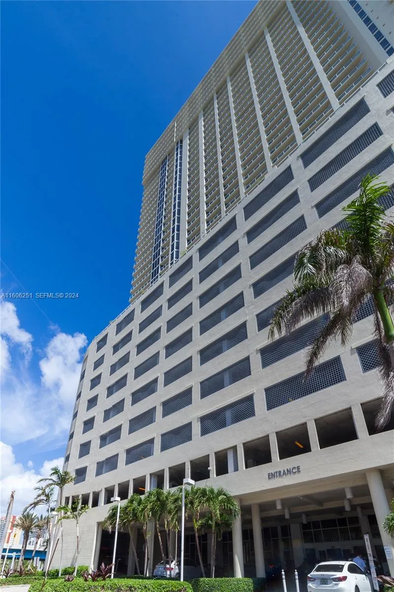 Foto de propiedad en 16699 Collins Ave(avlbnow 3707, Sunny Isles Beach, FL 33160 Sunny Isles Beach con MLS# 