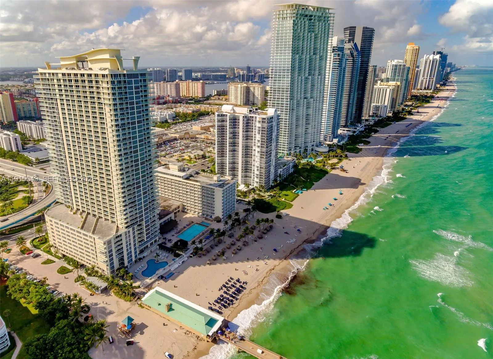 Foto de propiedad en 16699 Collins Avenue 1105, Sunny Isles Beach, FL 33160 Sunny Isles Beach con MLS#