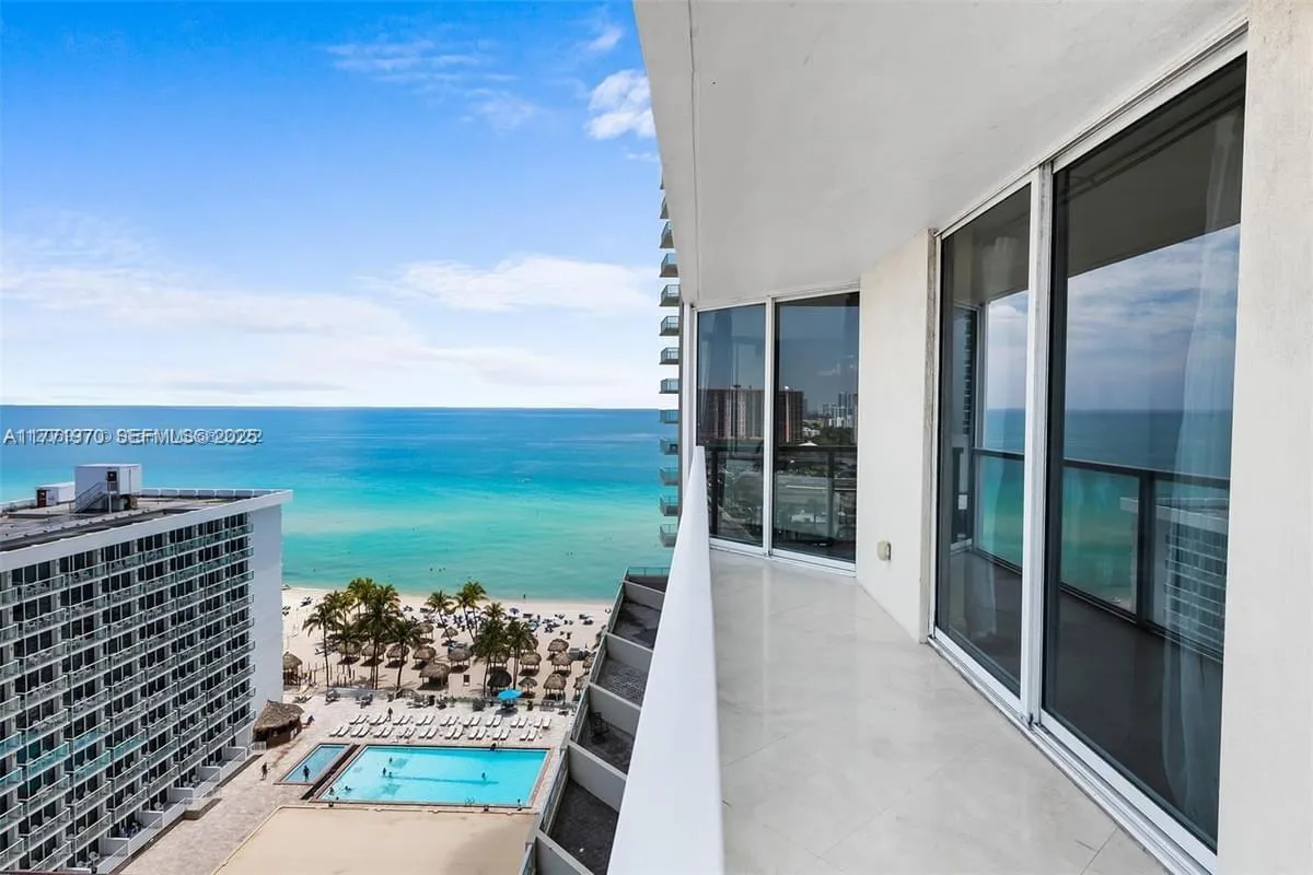 Foto de propiedad en 16699 Collins Avenue 1607, Sunny Isles Beach, FL 33160 Sunny Isles Beach con MLS# 