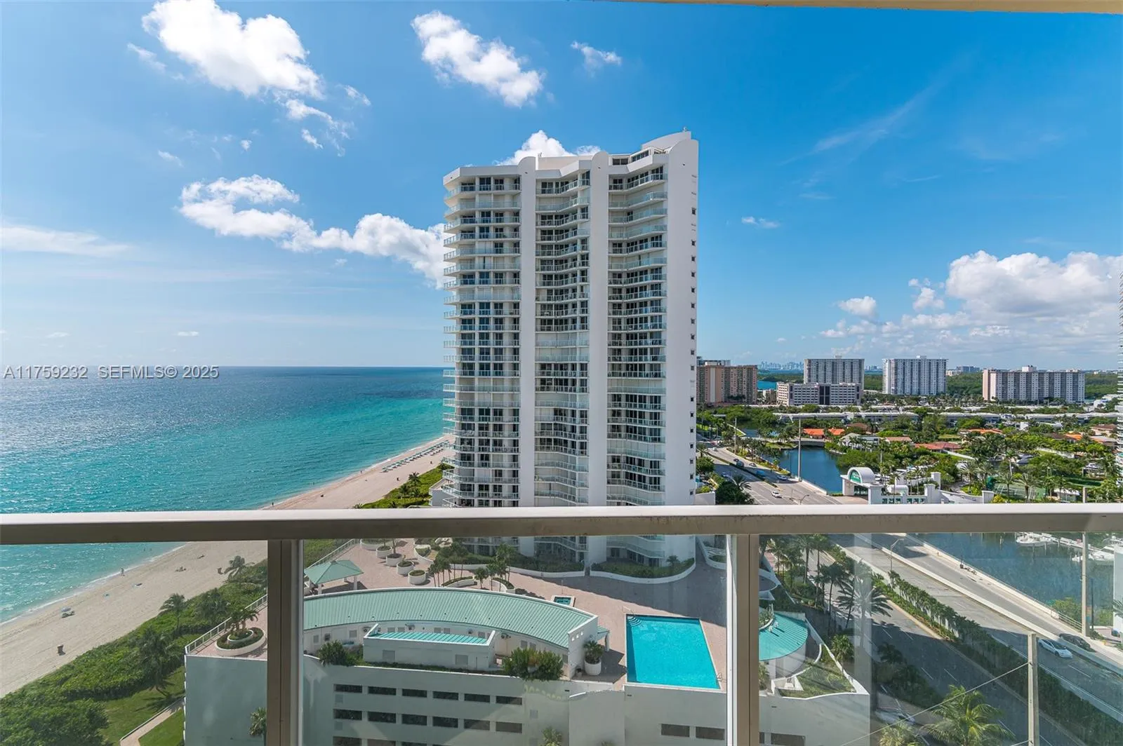 Foto de propiedad en 16699 Collins Avenue 1809, Sunny Isles Beach, FL 33160 Sunny Isles Beach con MLS# 