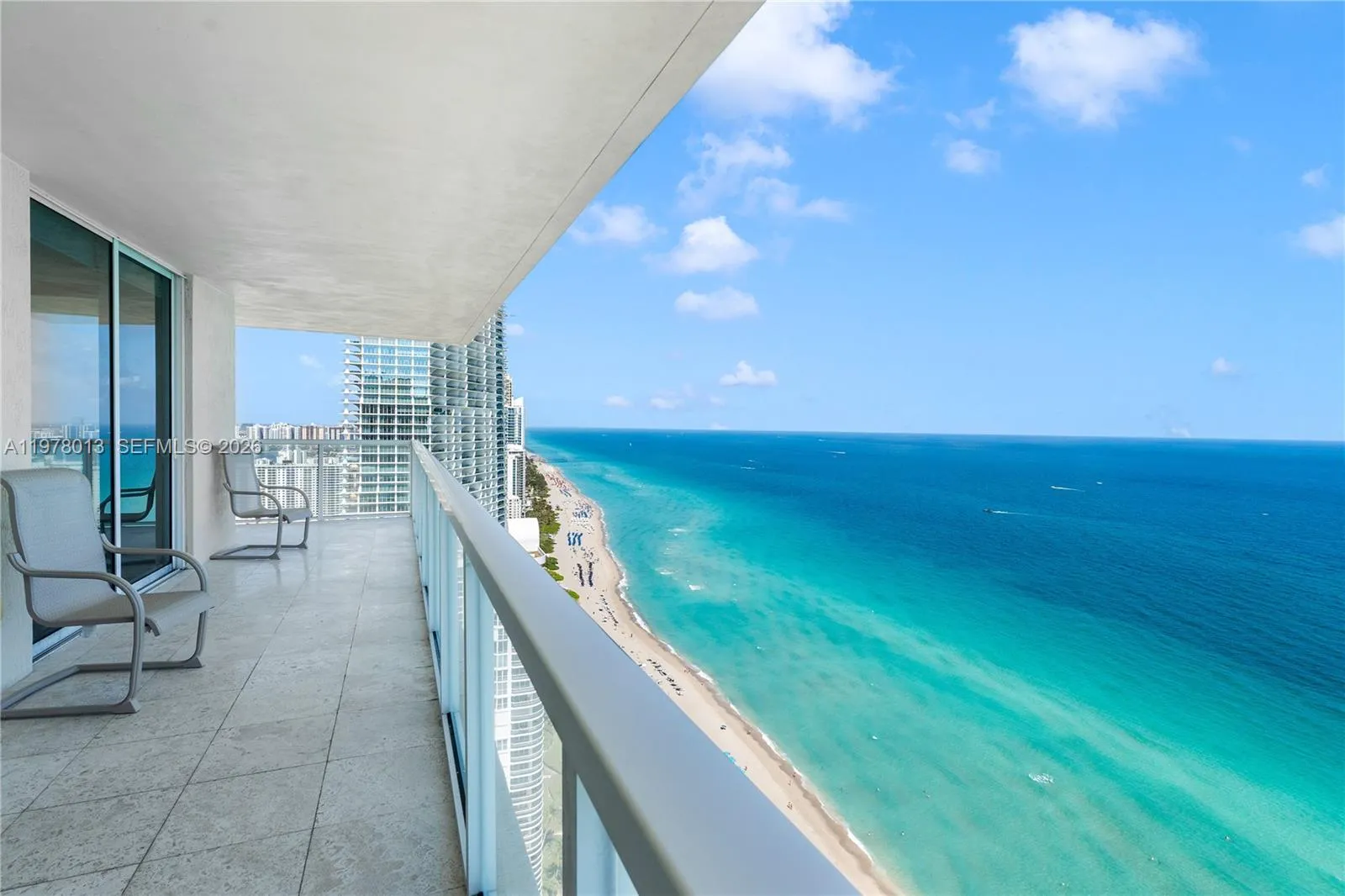 Foto de propiedad en 16699 Collins Avenue 3803, Sunny Isles Beach, FL 33160 Sunny Isles Beach con MLS# 