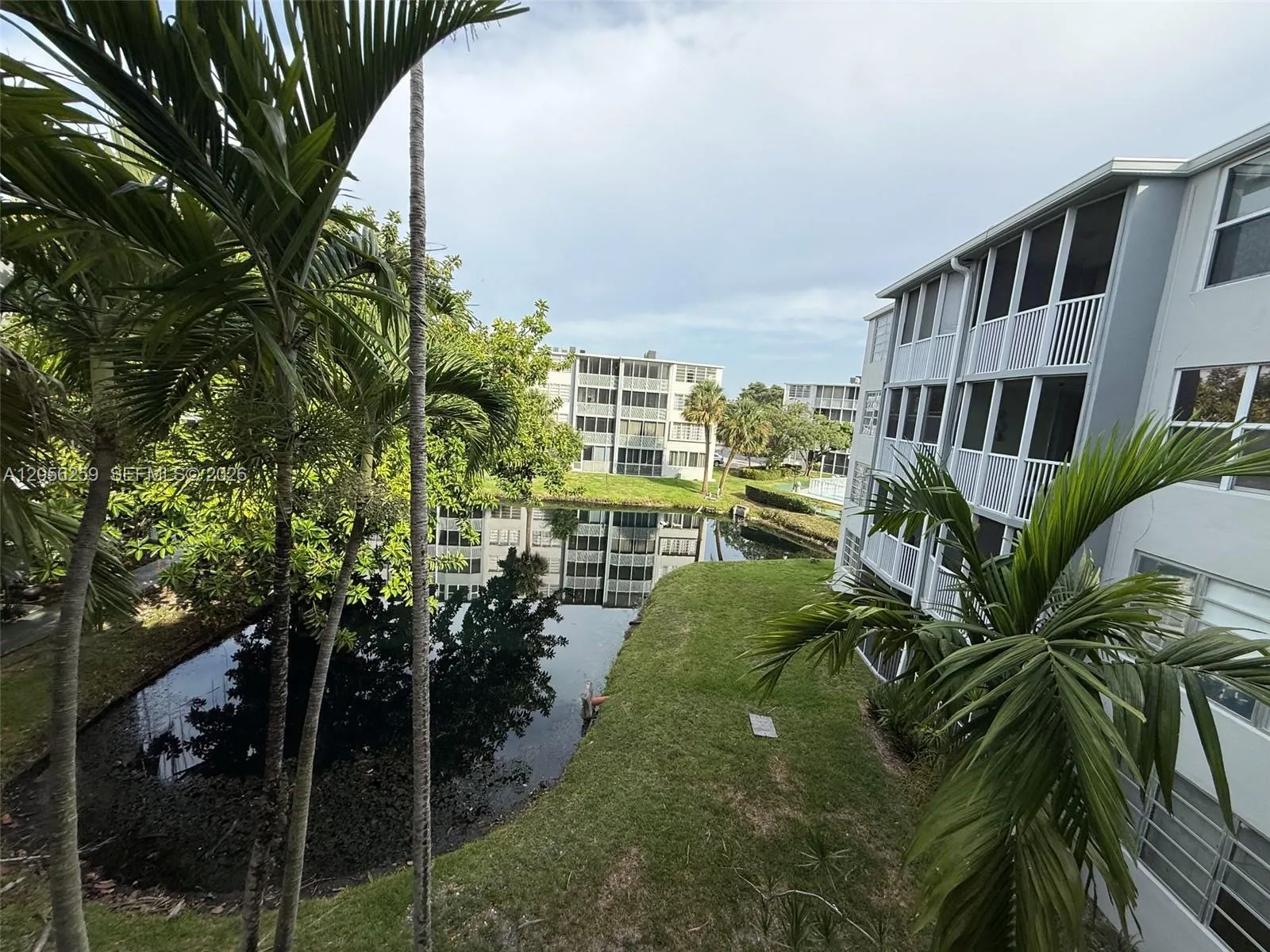 Foto de propiedad en 1670 NE 191st Street 302-3, Miami, FL 33179 Miami con MLS# 