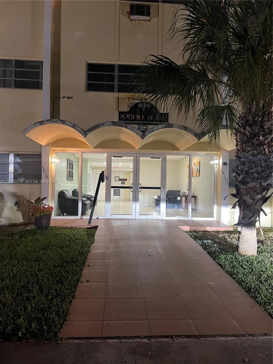 En Renta 16701 NE 14th Avenue 203, Miami, FL 33162, Miami, FL 33162