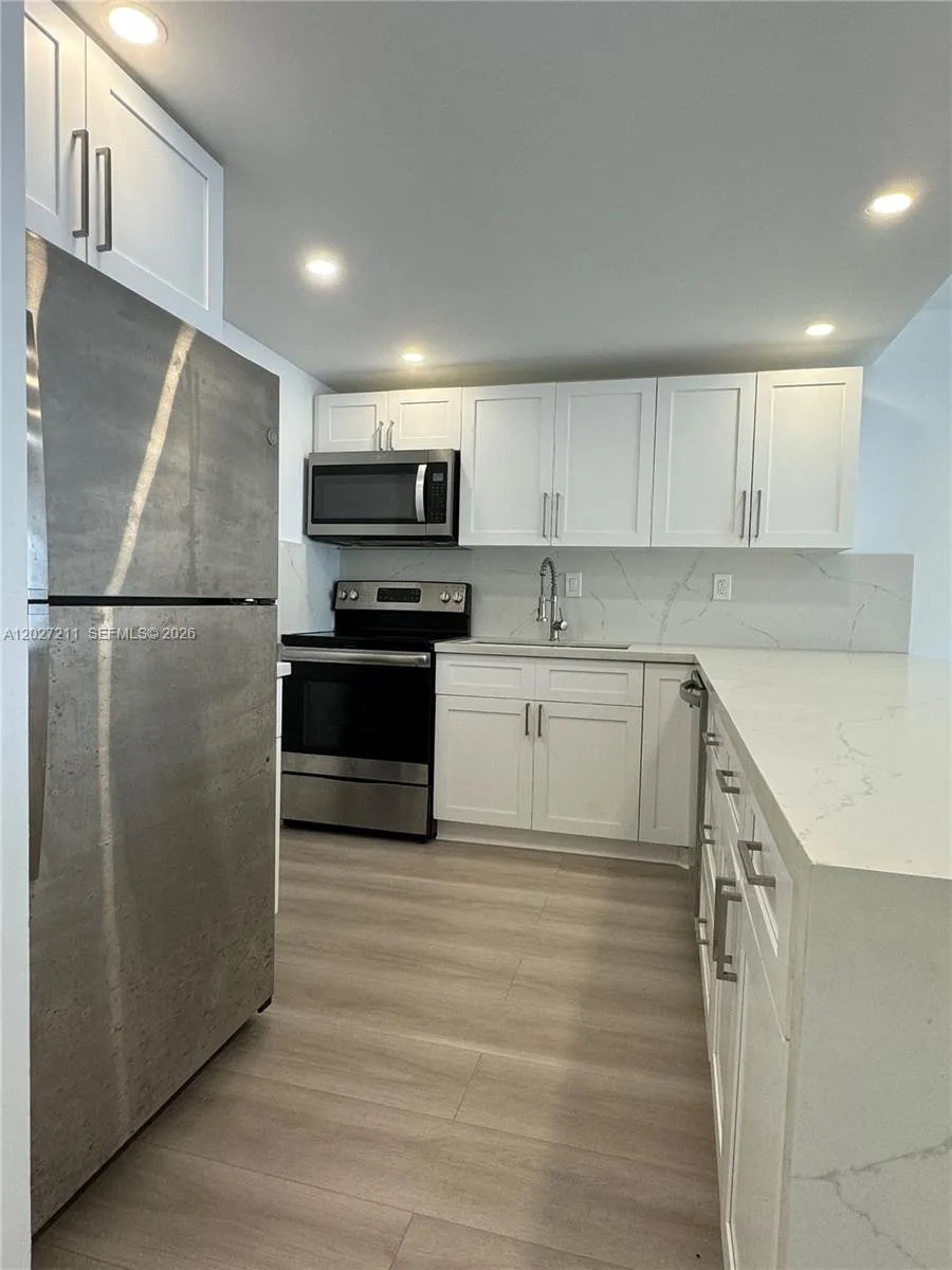 Foto de propiedad en 16710 NE 9th Avenue 409, North Miami Beach, FL 33162 North Miami Beach con MLS# 