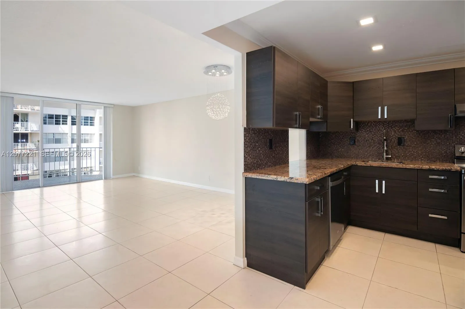 Foto de propiedad en 16710 NE 9th Avenue 605, North Miami Beach, FL 33162 North Miami Beach con MLS# 