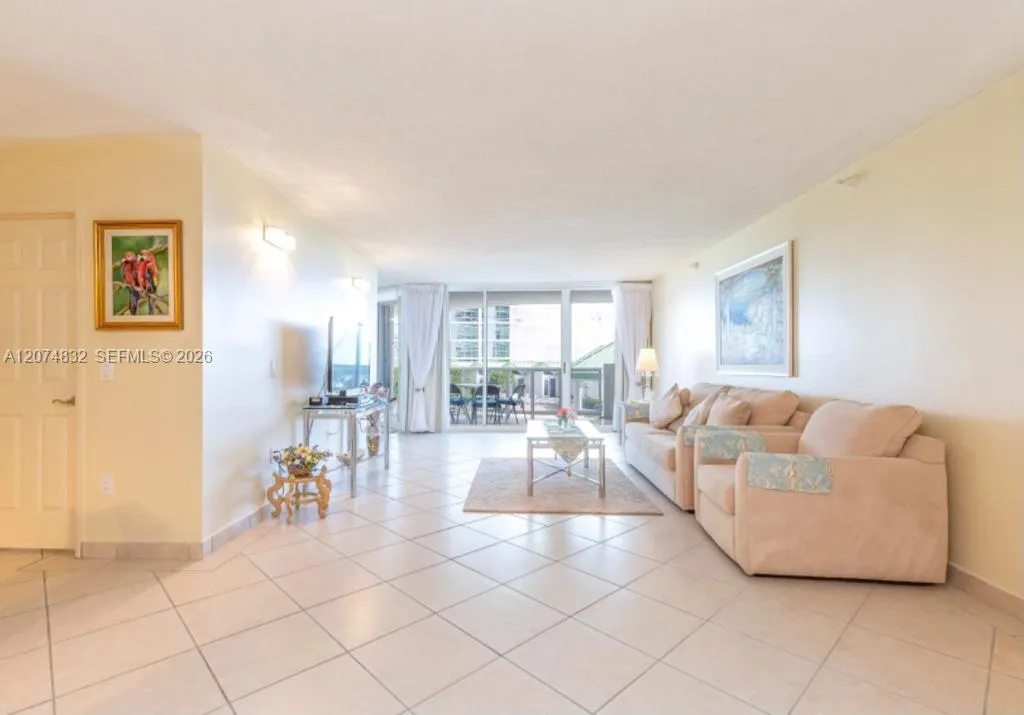Foto de propiedad en 16711 Collins Avenue 706, Sunny Isles Beach, FL 33160 Sunny Isles Beach con MLS# 