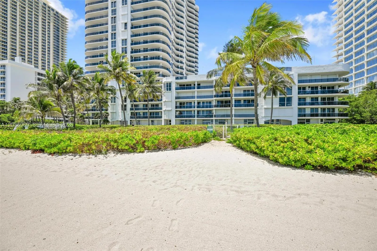 Foto de propiedad en 16711 Collins Avenue BC-10, Sunny Isles Beach, FL 33160 Sunny Isles Beach con MLS# 