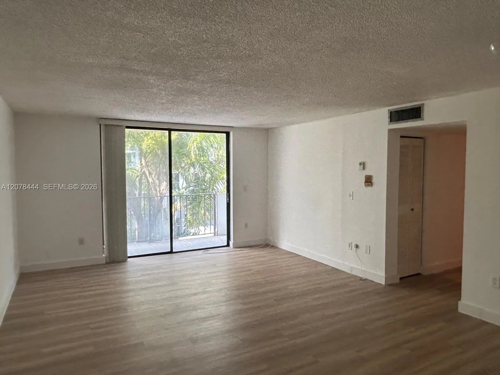 Foto de propiedad en 1673 Bay Road 405, Miami Beach, FL 33139 Miami Beach con MLS# 