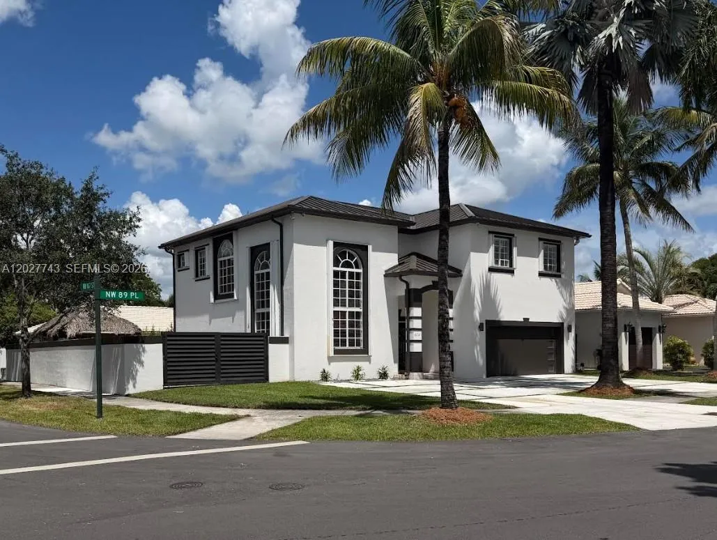 Foto de propiedad en 16732 NW 89th Place, Miami Lakes, FL 33018 Miami Lakes con MLS# 