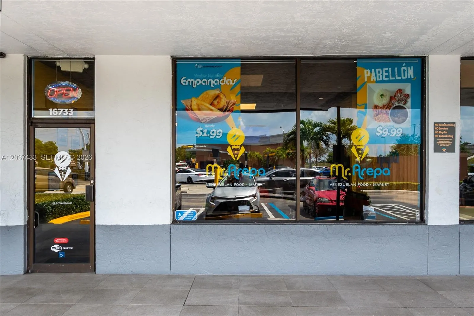 Foto de propiedad en 16733 NW 67th Avenue 16733, Miami Lakes, FL 33015 Miami Lakes con MLS# 