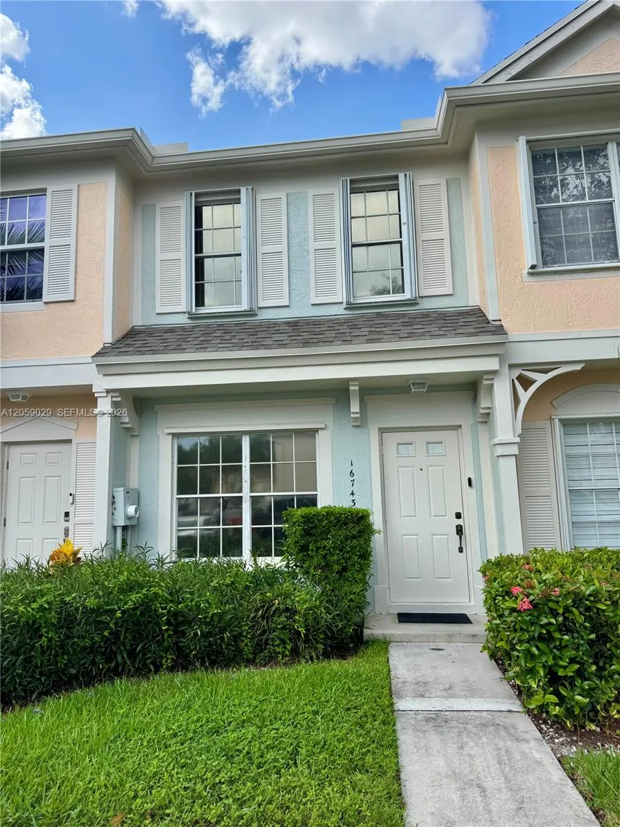 Foto de propiedad en 16743 Hemingway Drive 16743, Weston, FL 33326 Weston con MLS# 