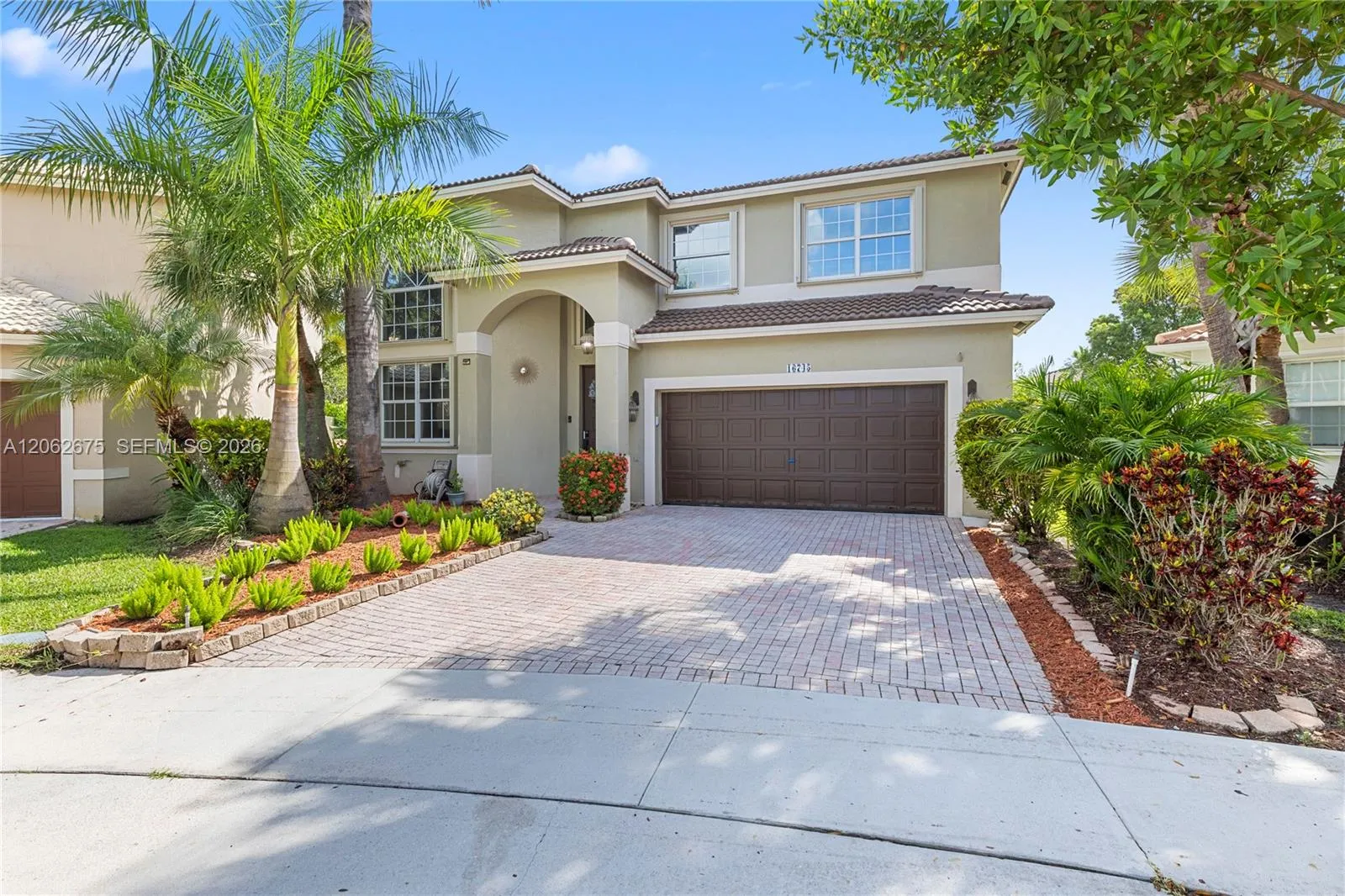 Foto de propiedad en 16745 NW 12th Court, Pembroke Pines, FL 33028 Pembroke Pines con MLS# 