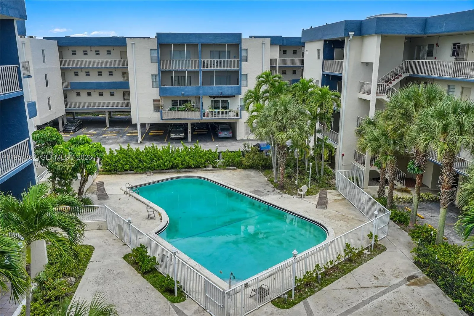 Foto de propiedad en 16750 NE 10th Avenue 214, North Miami Beach, FL 33162 North Miami Beach con MLS# 