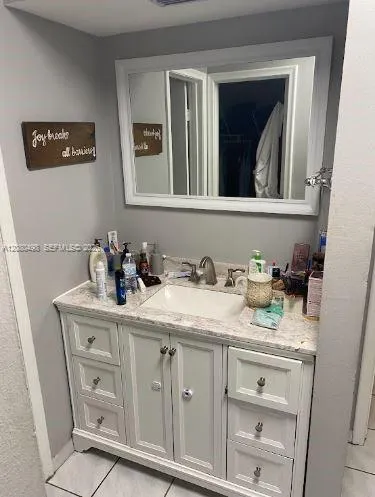 Foto de propiedad en 16750 NE 10th Avenue 317, North Miami Beach, FL 33162 North Miami Beach con MLS# 