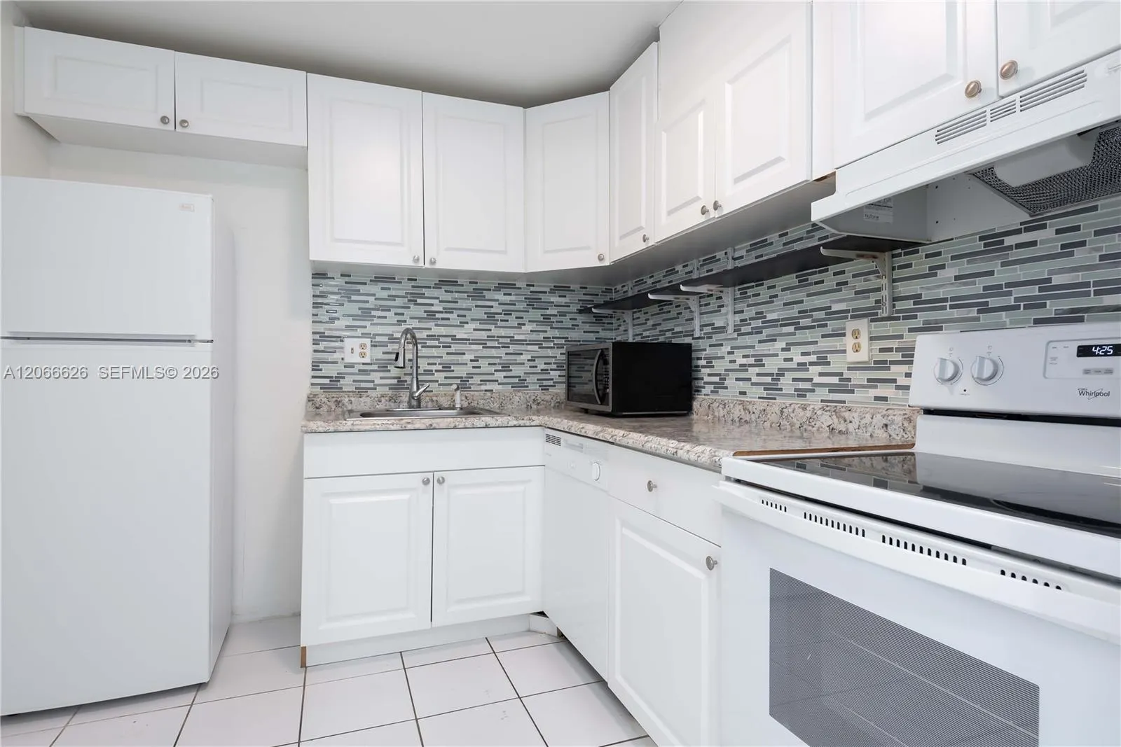 Foto de propiedad en 16751 NE 9th Avenue 401, North Miami Beach, FL 33162 North Miami Beach con MLS# 