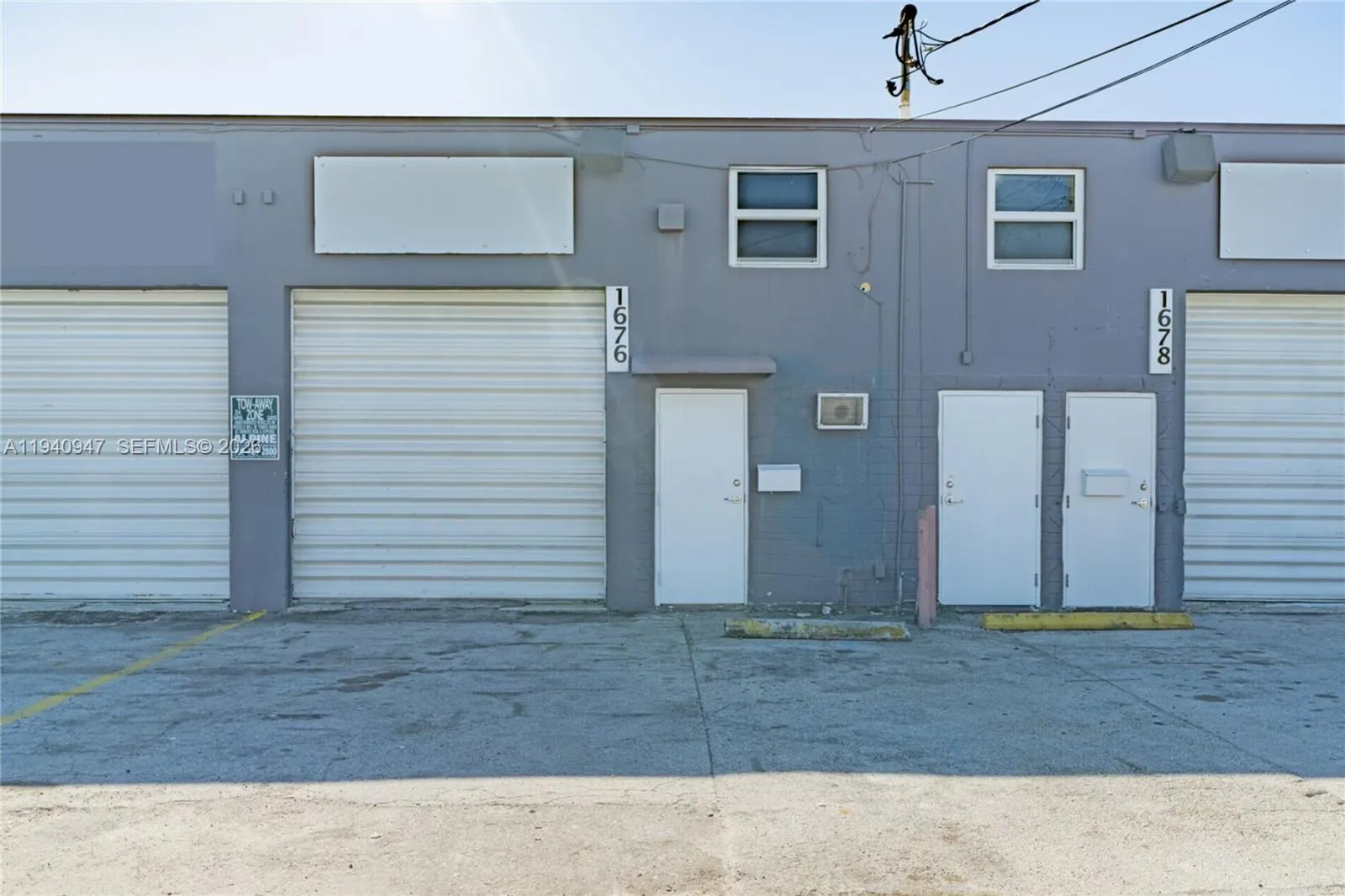 Foto de propiedad en 1676 W 31st Place, Hialeah, FL 33012 Hialeah con MLS# 