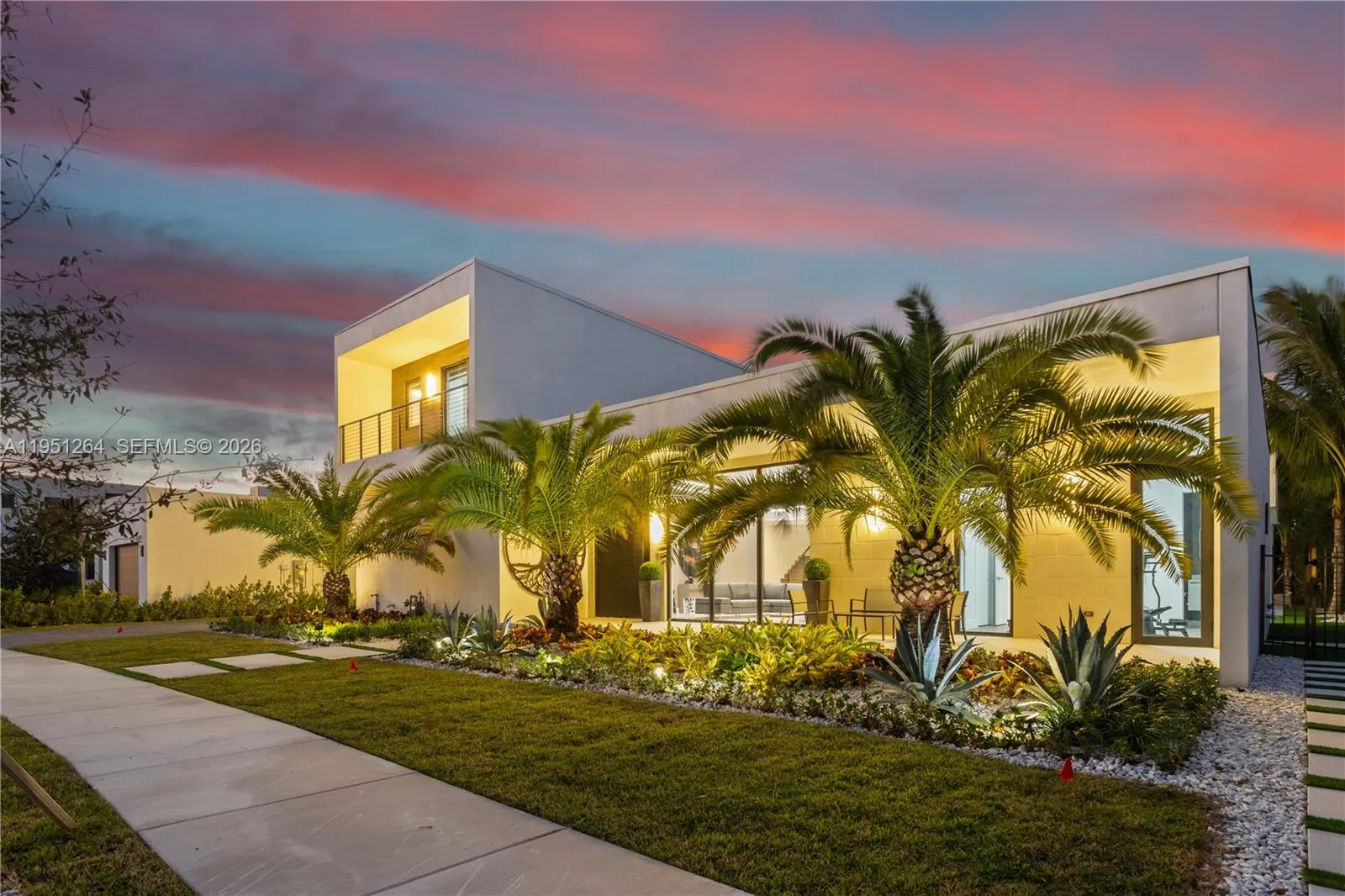 Foto de propiedad en 16773 S Botaniko Drive S, Weston, FL 33326 Weston con MLS# 