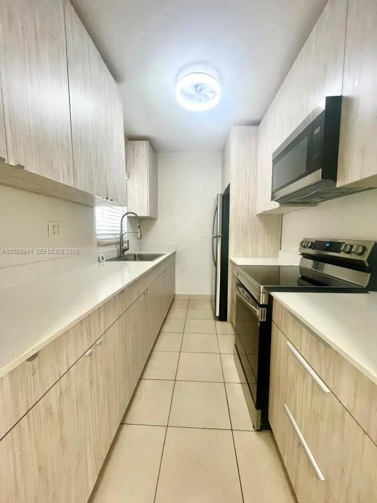 Foto de propiedad en 1679 NE 176 Street, North Miami Beach, FL 33162 North Miami Beach con MLS# 