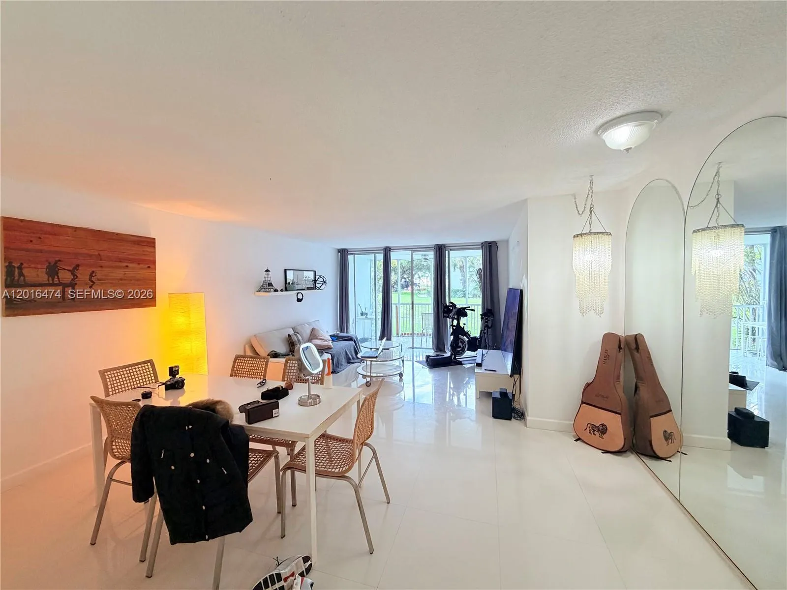 Foto de propiedad en 1680 NE 191st Street 105-2, Miami, FL 33179 Miami con MLS#