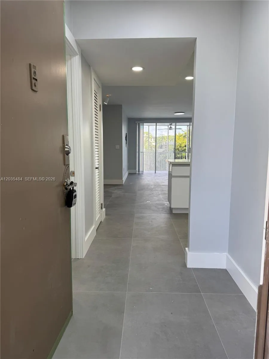 Foto de propiedad en 1680 NE 191st Street 310-2, Miami, FL 33179 Miami con MLS#