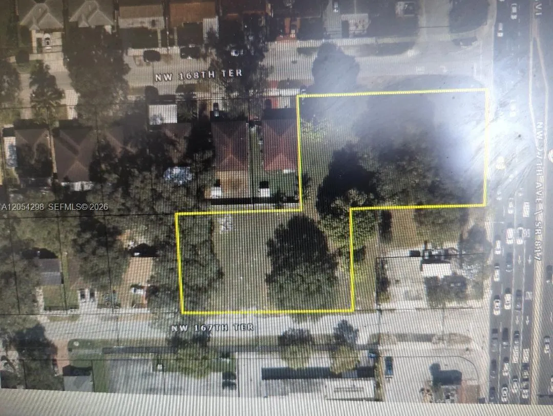 Foto de propiedad en 16800 NW 27th Avenue, Miami Gardens, FL 33056 Miami Gardens con MLS# 