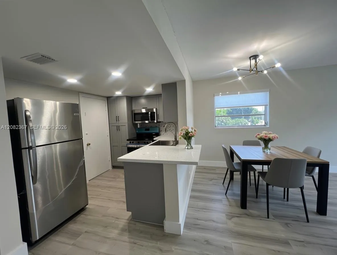Foto de propiedad en 16801 NE 14th Avenue 311, Miami, FL 33162 Miami con MLS# 