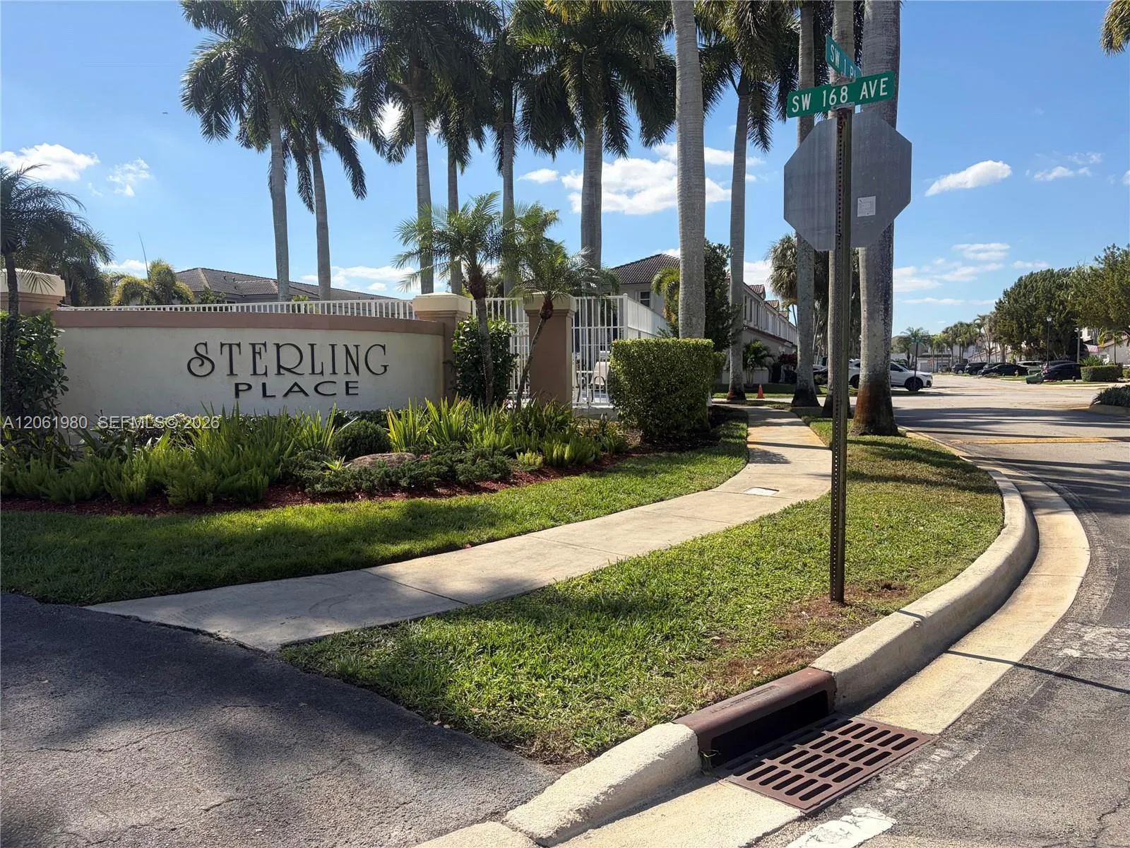 Foto de propiedad en 16836 SW 1st Place, Pembroke Pines, FL 33027 Pembroke Pines con MLS# 