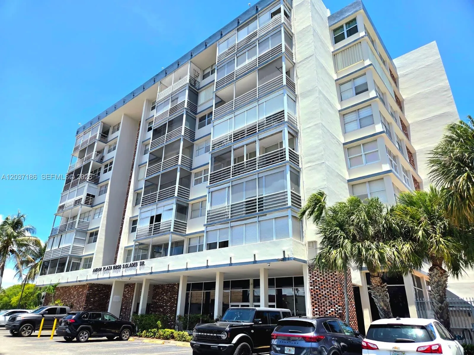 Foto de propiedad en 16850 S Glades Drive 2K, North Miami Beach, FL 33162 North Miami Beach con MLS# 