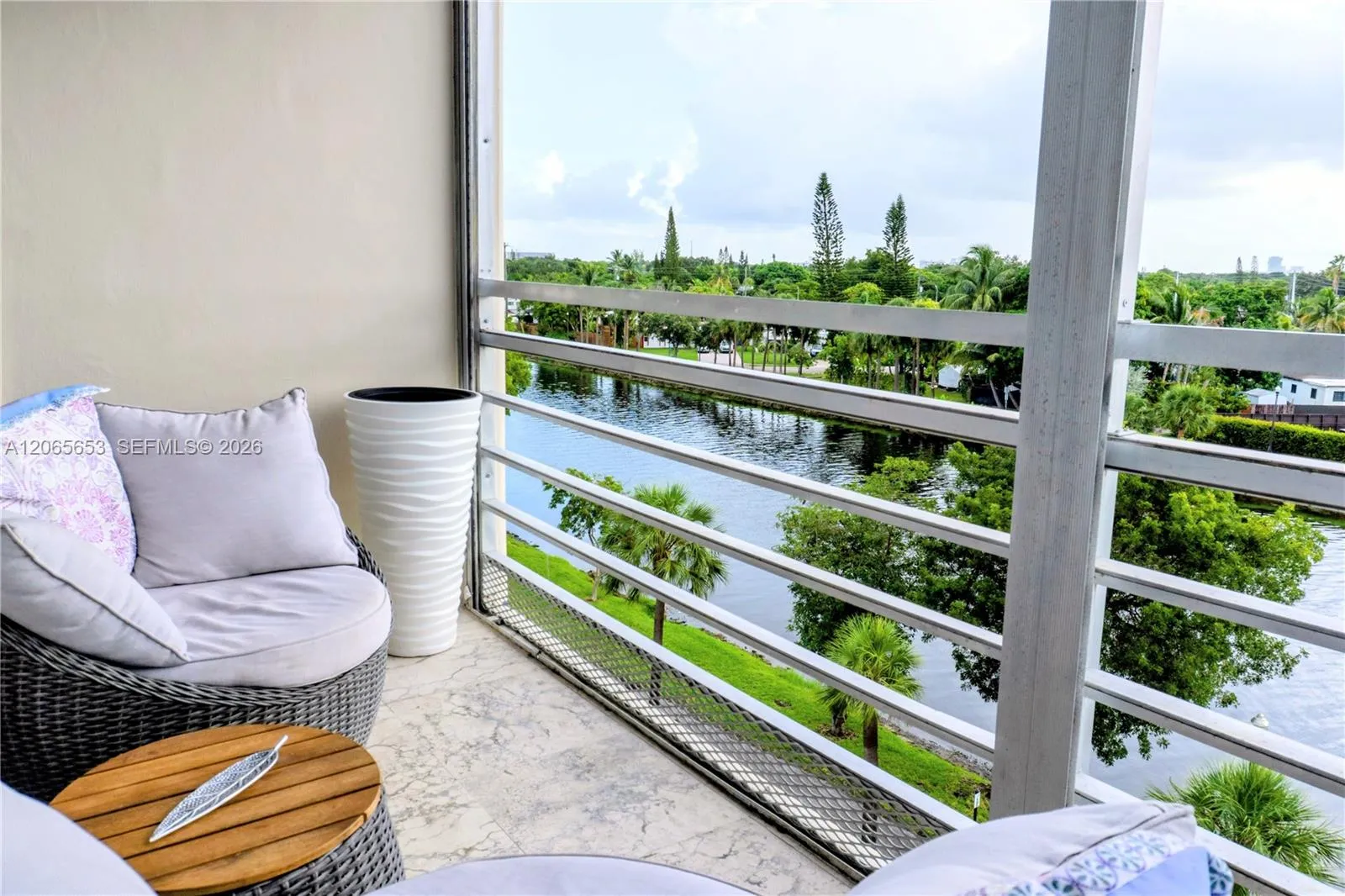 Foto de propiedad en 16850 S Glades Drive 5C, North Miami Beach, FL 33162 North Miami Beach con MLS# 