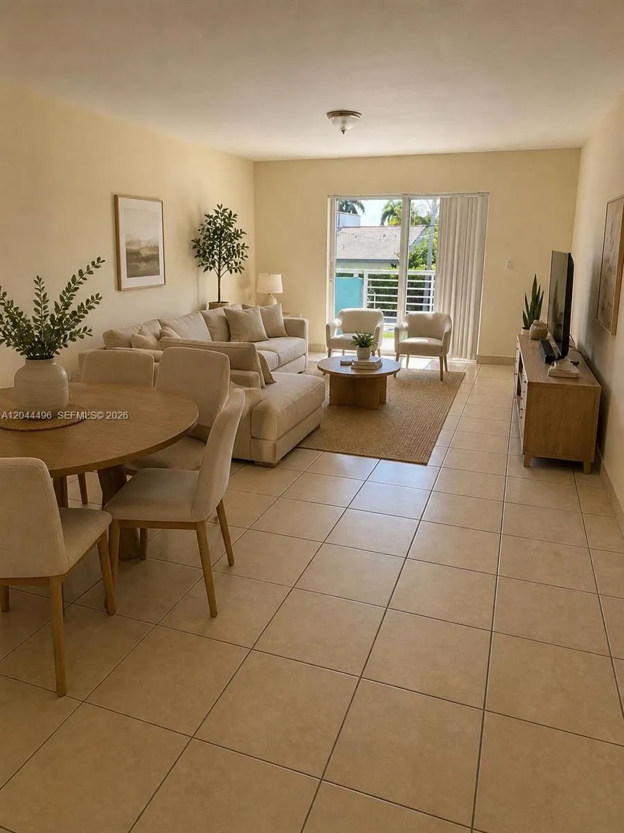 Foto de propiedad en 16851 NE 35th Avenue 27, North Miami Beach, FL 33160 North Miami Beach con MLS# 