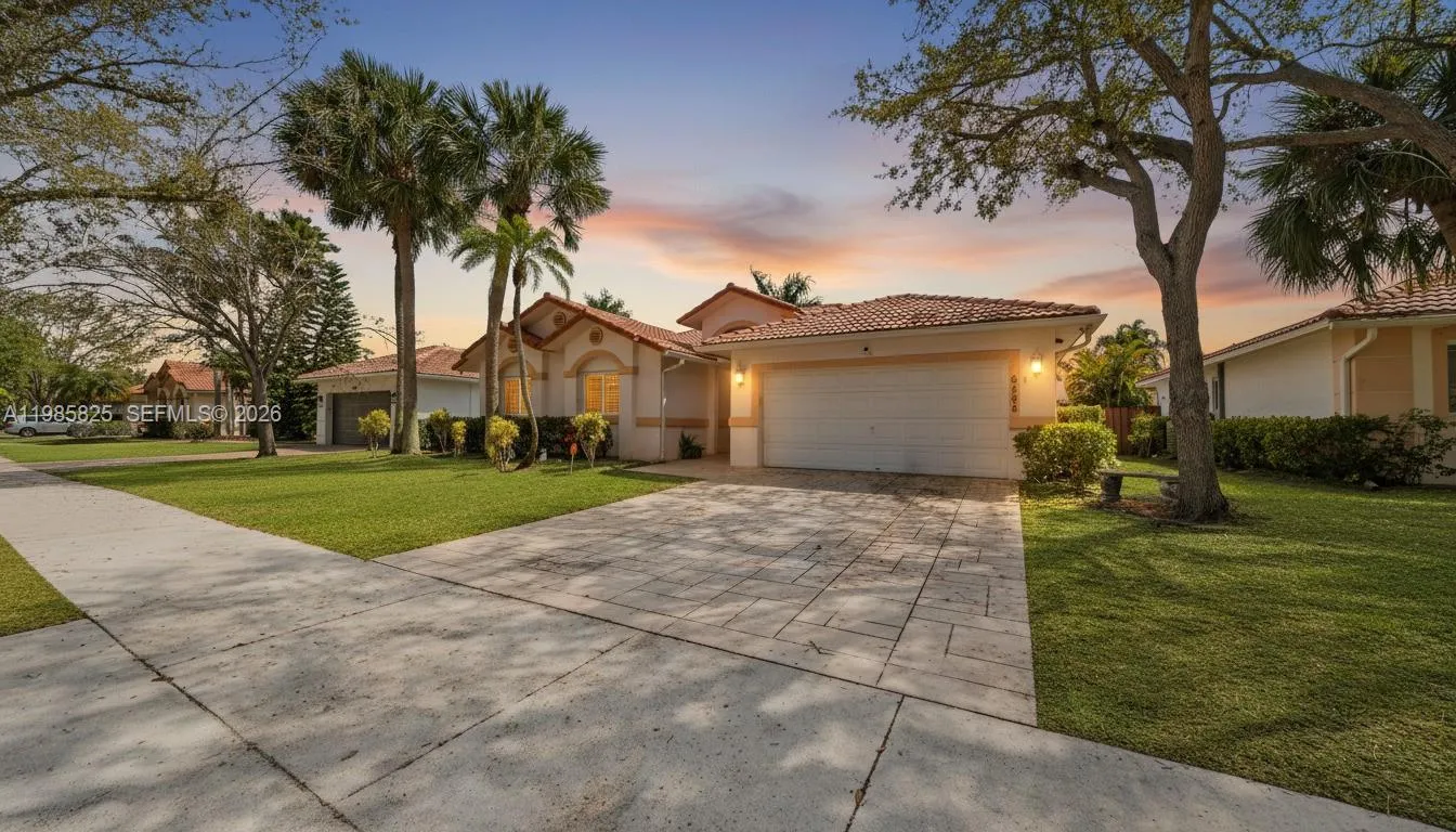 Foto de propiedad en 16898 Crestview Lane, Weston, FL 33326 Weston con MLS# 