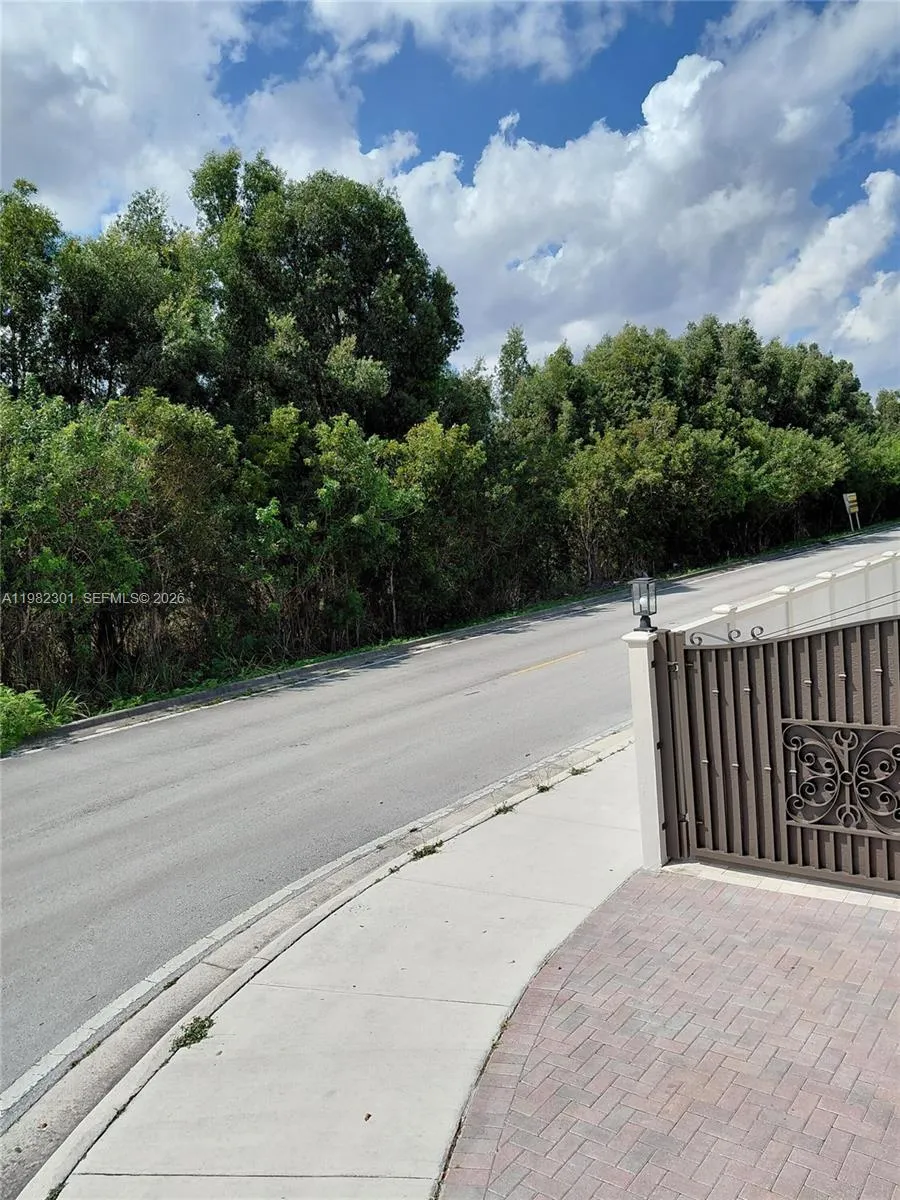 Foto de propiedad en 168xx 45th Street, Miami, FL 33185 Miami con MLS# 