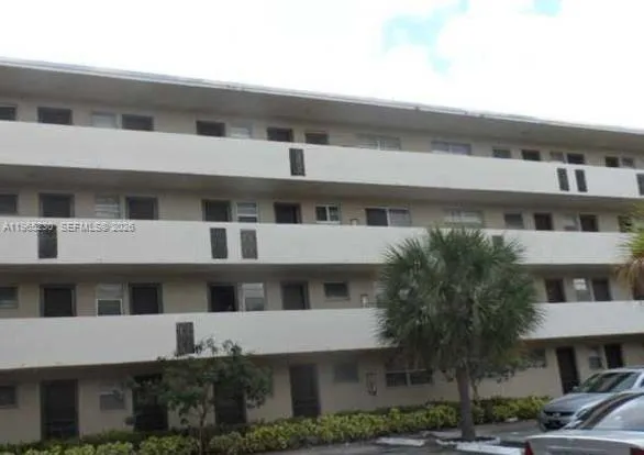Foto de propiedad en 1690 NE 191st Street 315-1, Miami, FL 33179 Miami con MLS# 