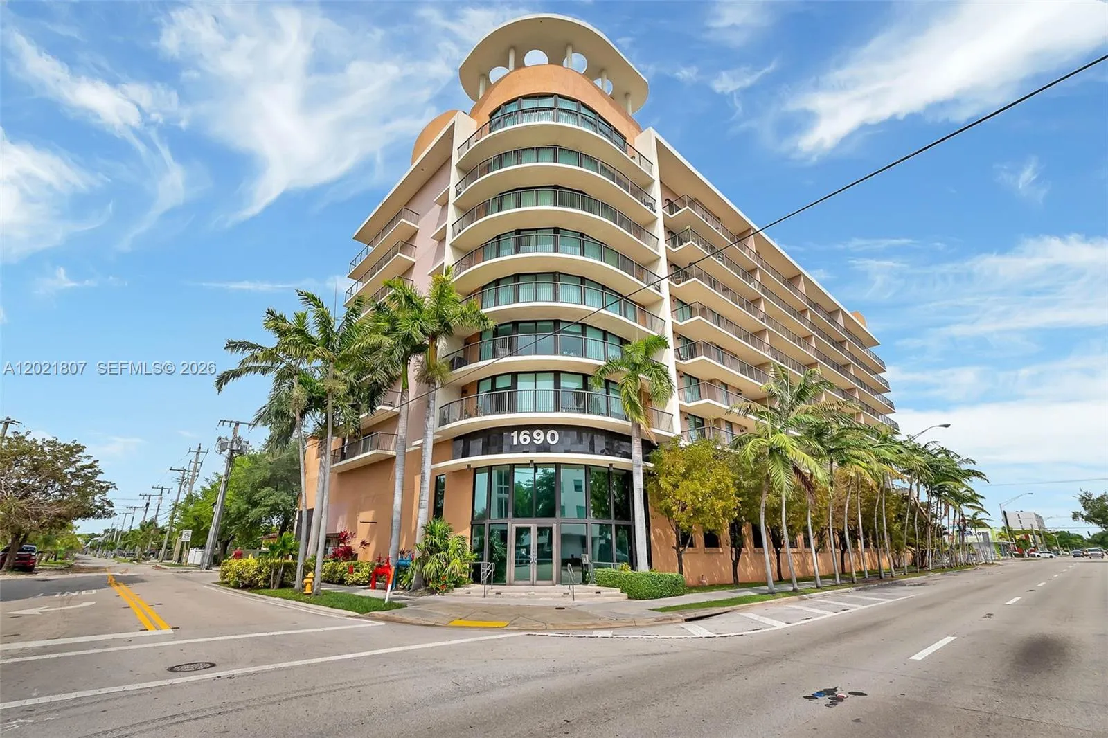 Foto de propiedad en 1690 SW 27th Avenue 805, Miami, FL 33145 Miami con MLS#