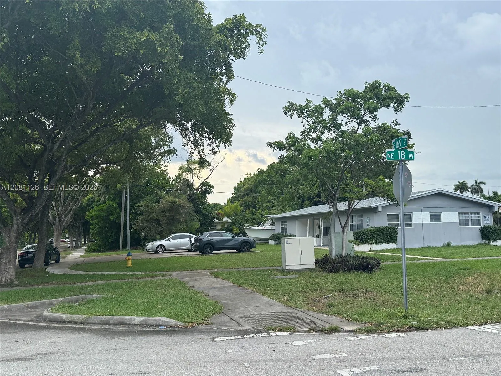 Foto de propiedad en 16900 NE 18th Avenue, North Miami Beach, FL 33162 North Miami Beach con MLS# 