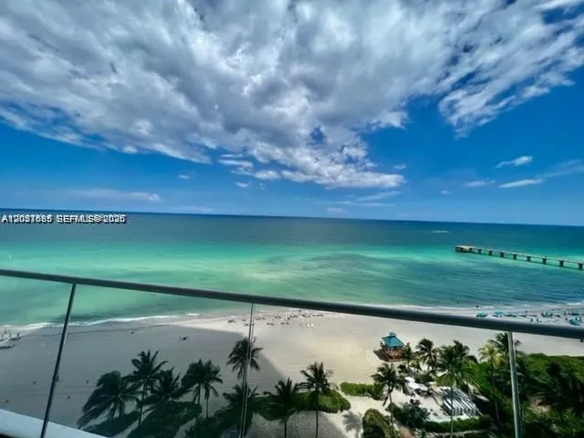 Foto de propiedad en 16901 Collins Avenue 1104, Sunny Isles Beach, FL 33160 Sunny Isles Beach con MLS# 
