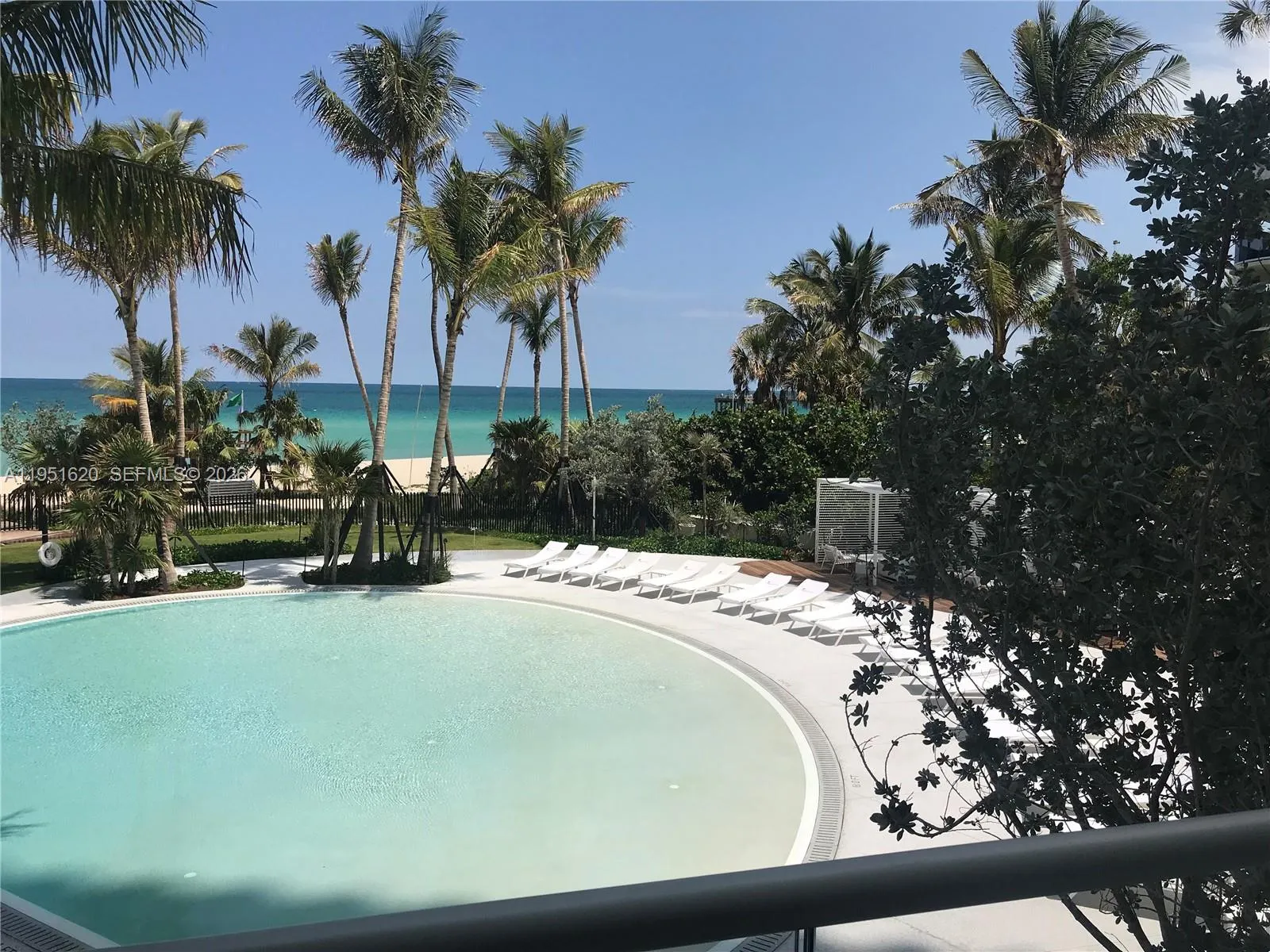 Foto de propiedad en 16901 Collins Avenue 1604, Sunny Isles Beach, FL 33160 Sunny Isles Beach con MLS# 