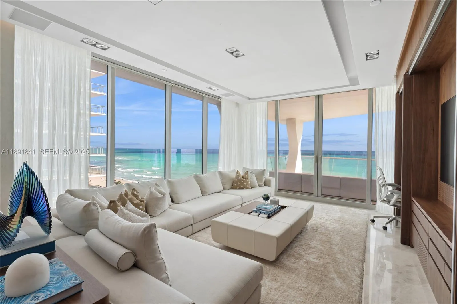 Foto de propiedad en 16901 Collins Avenue 805, Sunny Isles Beach, FL 33160 Sunny Isles Beach con MLS# 
