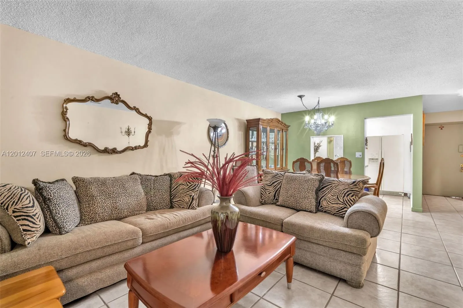 Foto de propiedad en 16901 NE 13th Avenue 303, Miami, FL 33162 Miami con MLS# 
