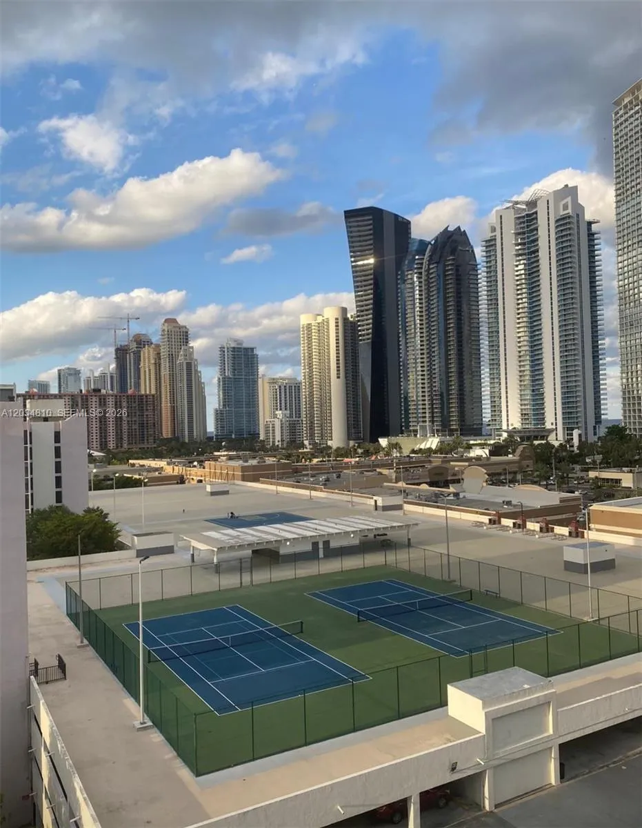Foto de propiedad en 16909 N Bay Road 1009, Sunny Isles Beach, FL 33160 Sunny Isles Beach con MLS# 