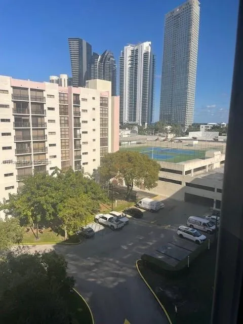 Foto de propiedad en 16909 N Bay Road 805, Sunny Isles Beach, FL 33160 Sunny Isles Beach con MLS# 