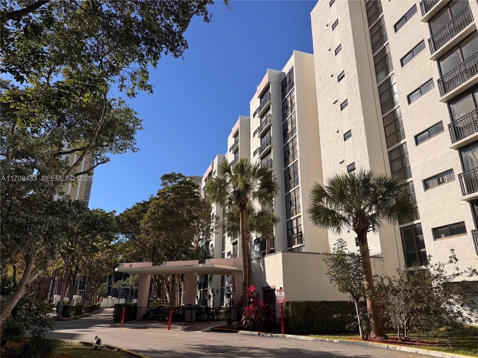 Foto de propiedad en 16919 N Bay Road 117, Sunny Isles Beach, FL 33160 Sunny Isles Beach con MLS# 